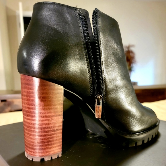 Vince Camuto Booties Size 9 - Picture 2 of 4